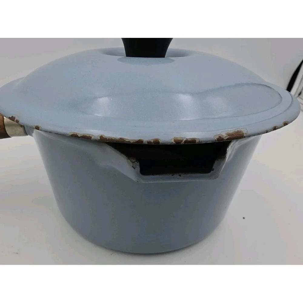 Vintage Le Creuset Cast Iron Light Blue #16 1 Qt Sauce Pot w/Spout Wood W/Lid